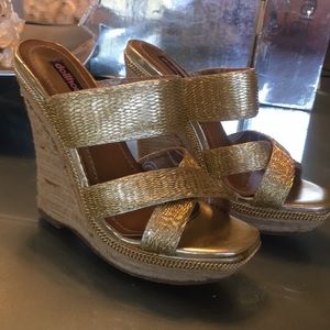 Straw weave gold sandals size 8